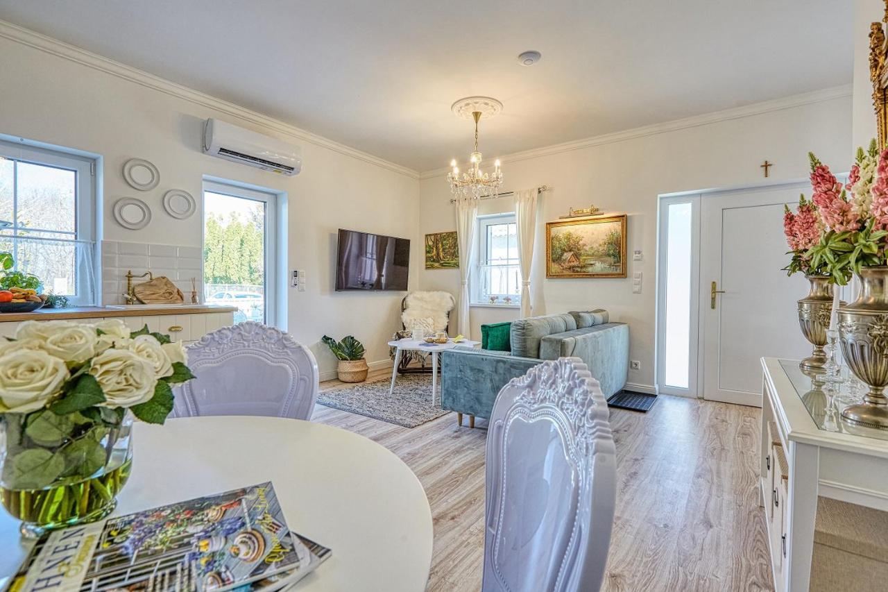 The Doors Boutique Apartments Mosonmagyaróvár Eksteriør billede