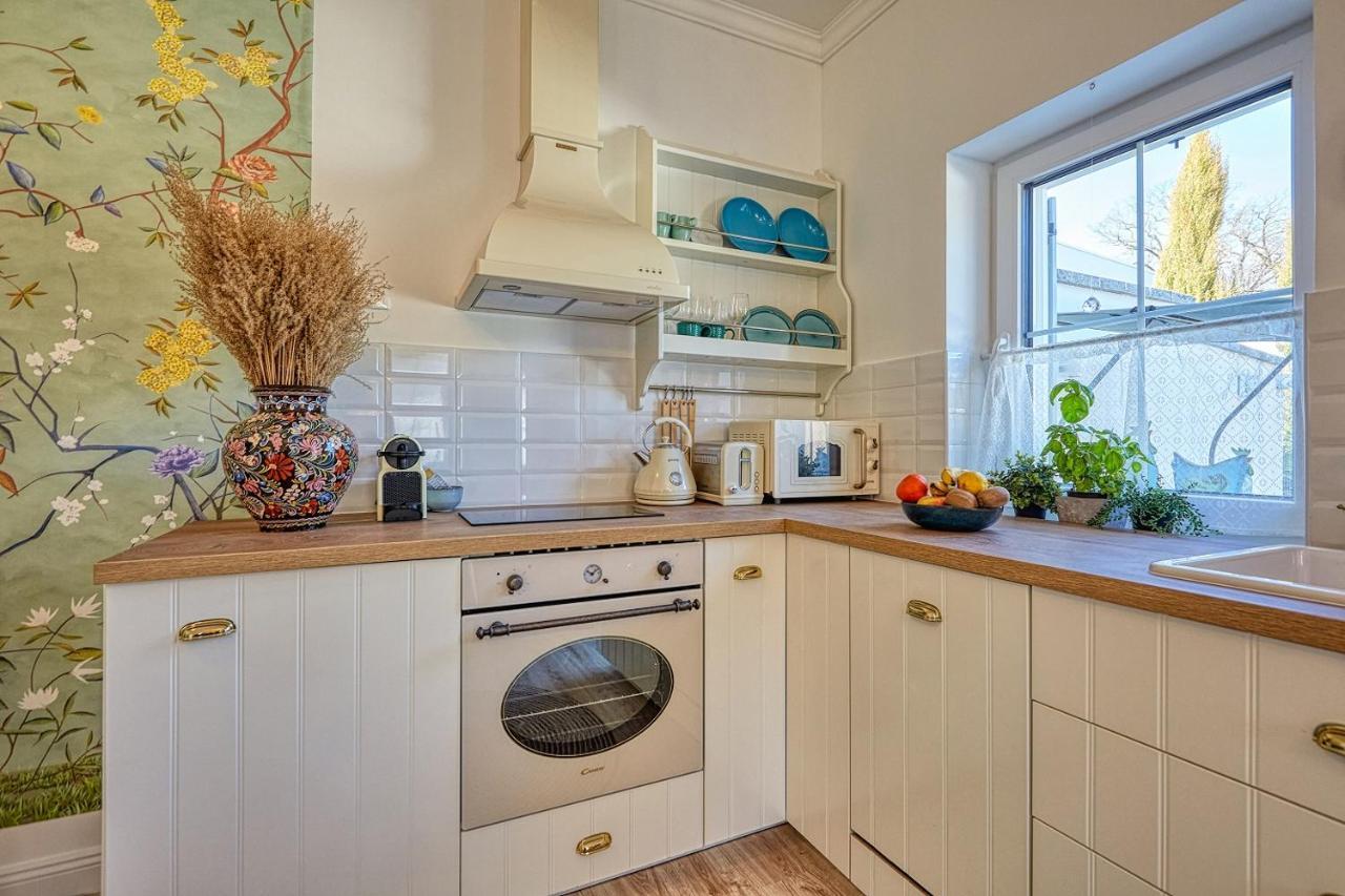 The Doors Boutique Apartments Mosonmagyaróvár Eksteriør billede