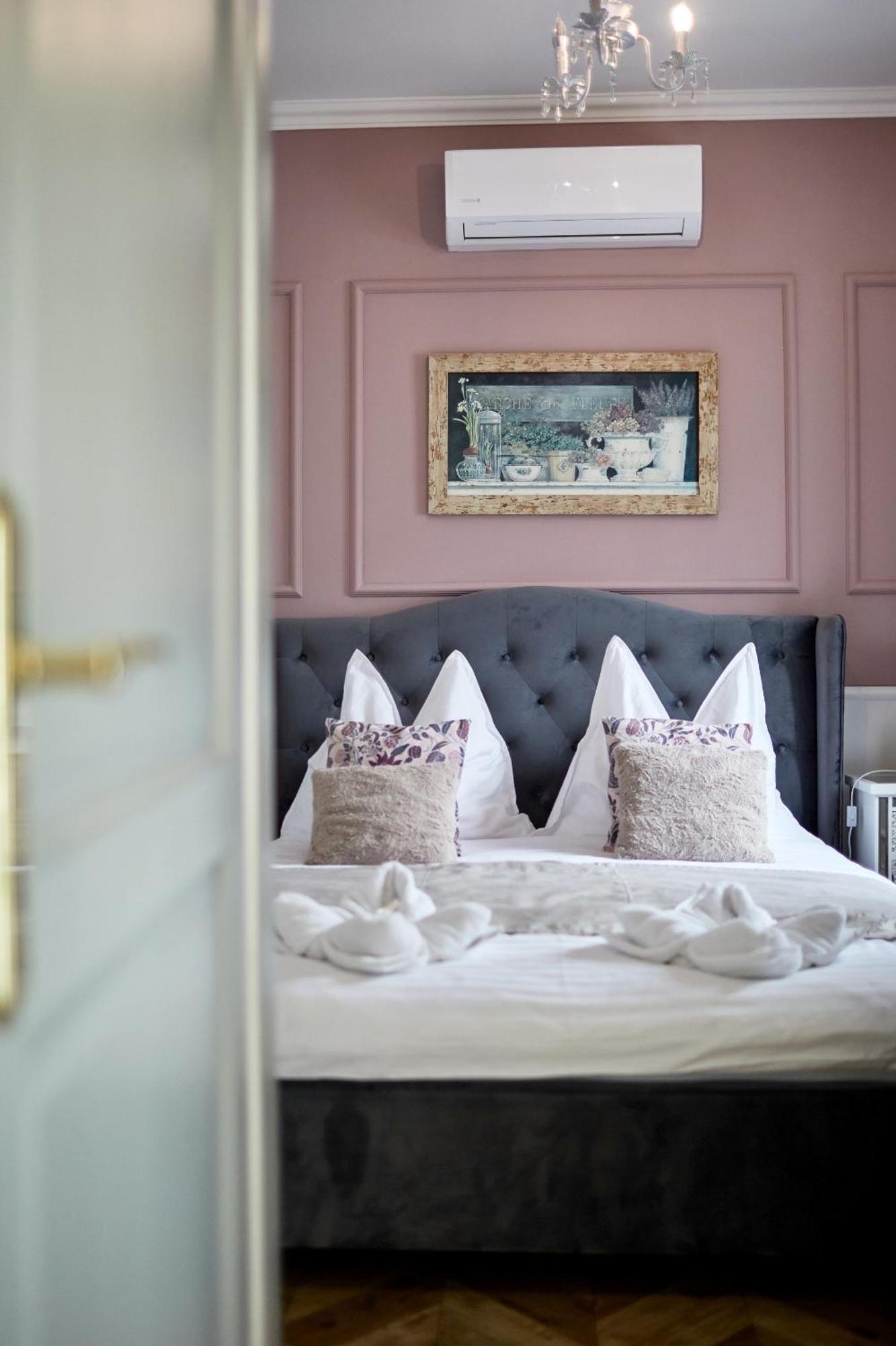 The Doors Boutique Apartments Mosonmagyaróvár Eksteriør billede